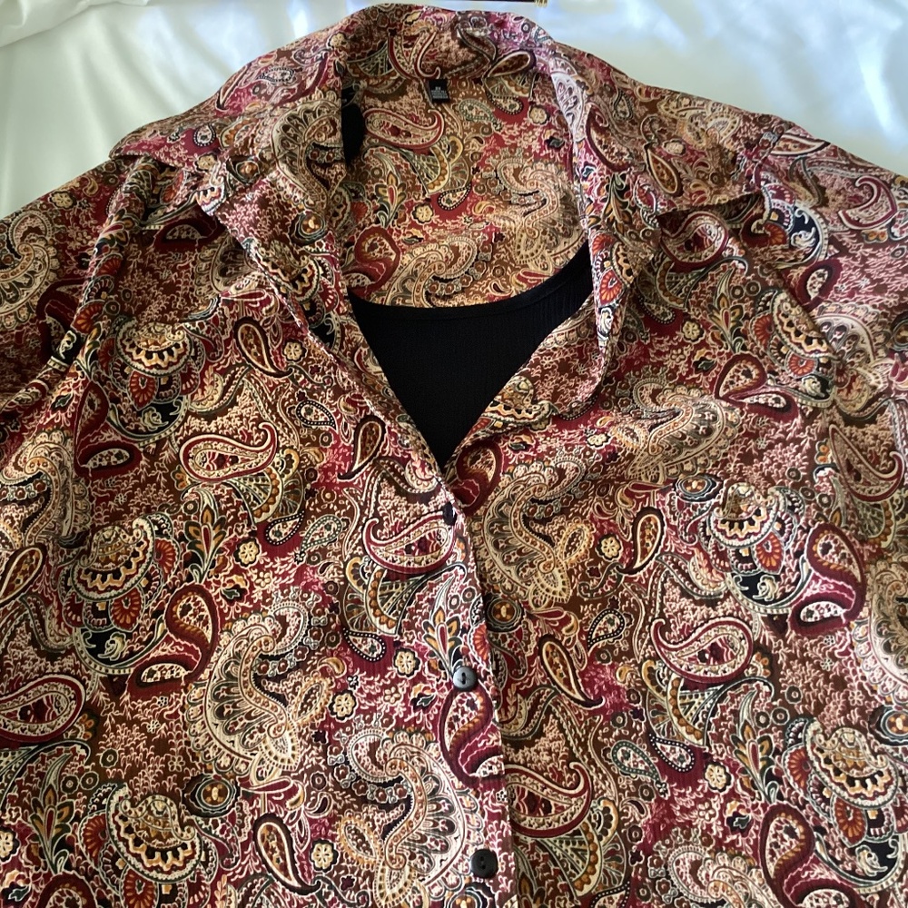 Ladies 2X paisley with an attached pseudo blk tank 3/4 sleeve